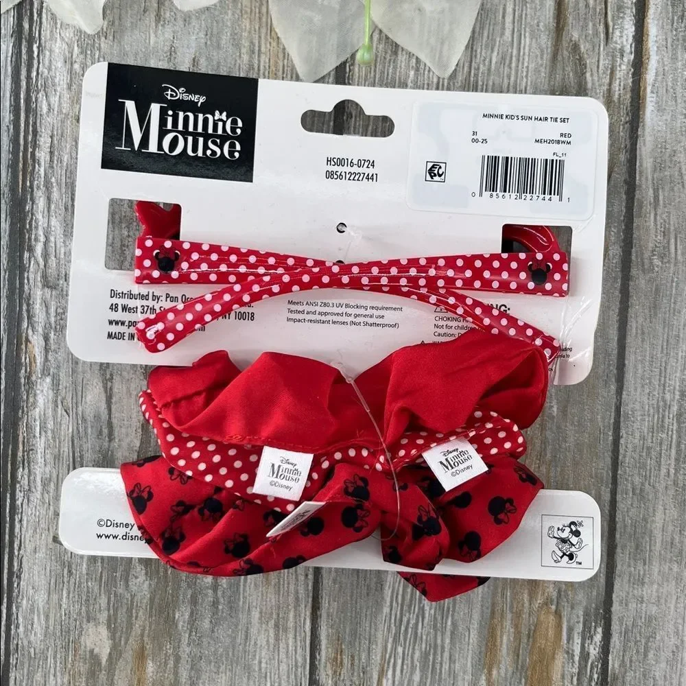 Disney Minnie Mouse Red and Pink Accessory Set